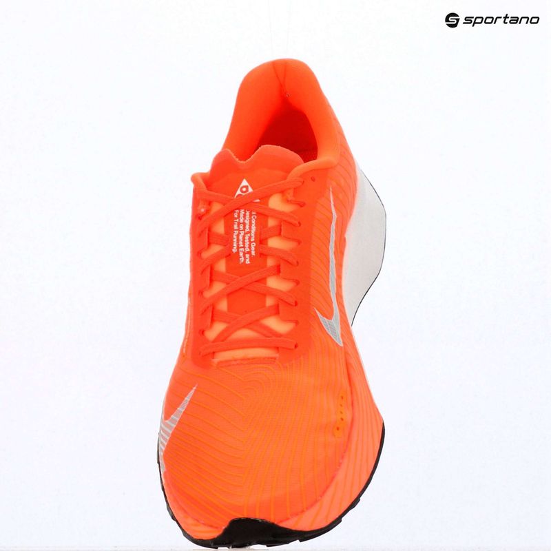 Кросівки для бігу чоловічі Nike ACG Ultrafly 2 hyper crimson/total orange/white 9