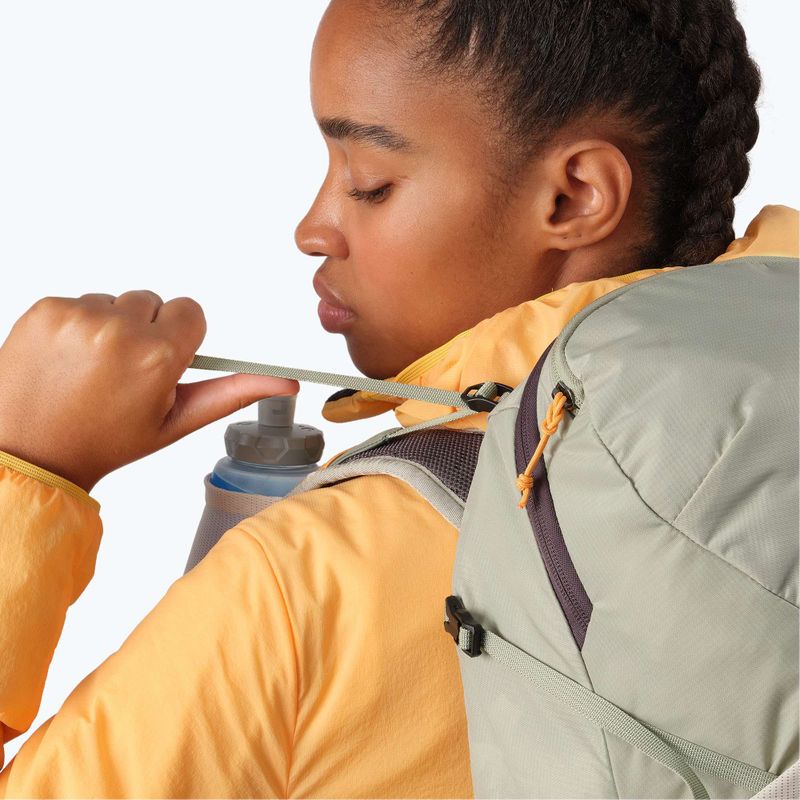 Рюкзак туристичний жіночий Salomon Aerotrek 18 л M-L seagrass/silver cloud/nine iron 9