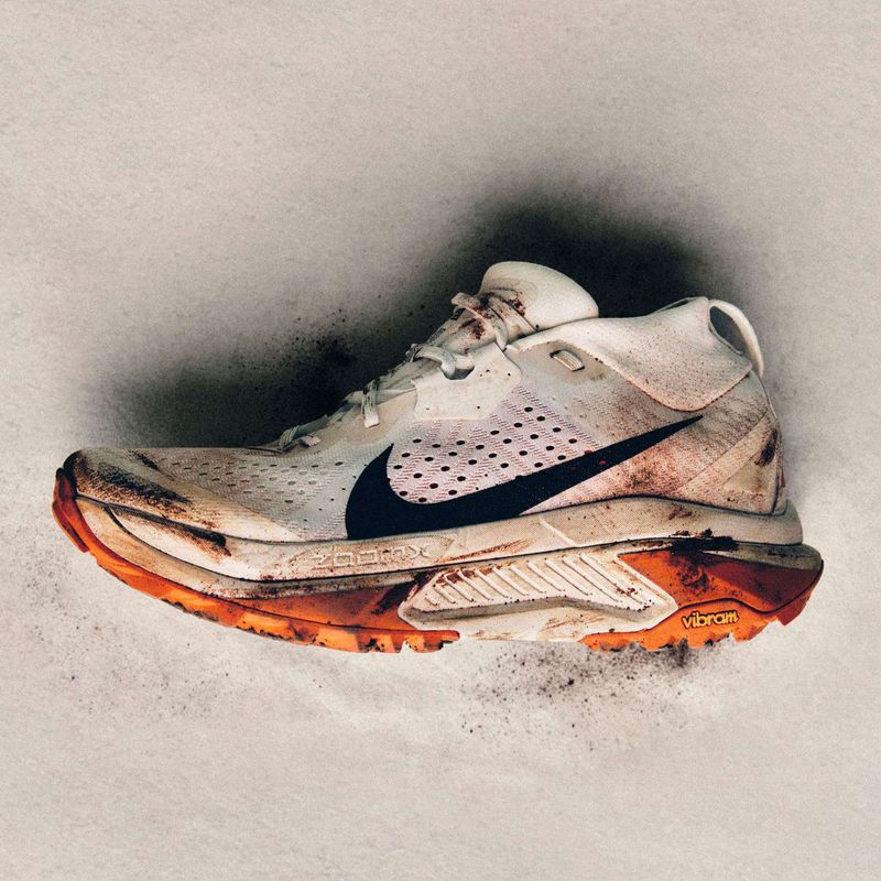 Кросівки для бігу жіночі Nike ACG Zegama summit white/phantom/safety orange/black 12